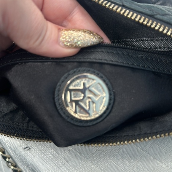 DKNY quilted leather handbag and wallet set. - Picture 10 of 17